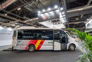 Tres microbuses mercedes expuestos durante FIAA 2022